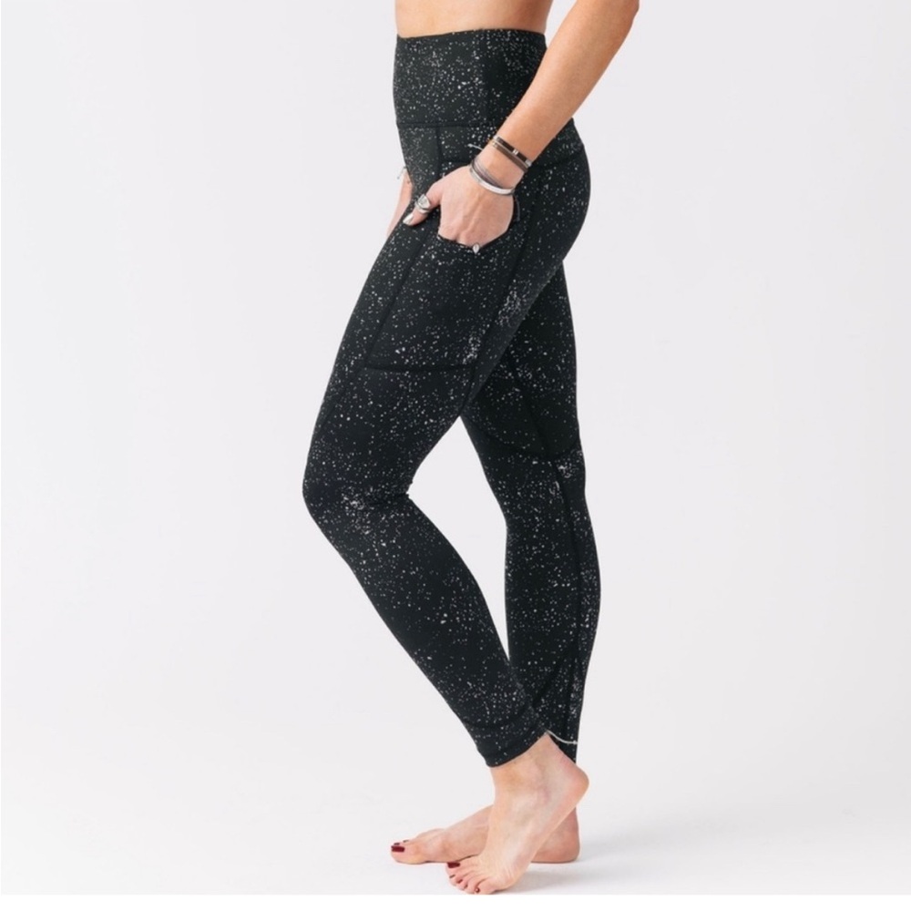 ZYIA Active  Black Reflective Pocket Light N Tight Hi-Rise 7/8 24” Leggings